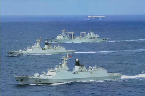 Tàu hộ vệ dòng Type 054 làm nhiệm vụ hộ tống, chống cướp biển ở vịnh Aden.
